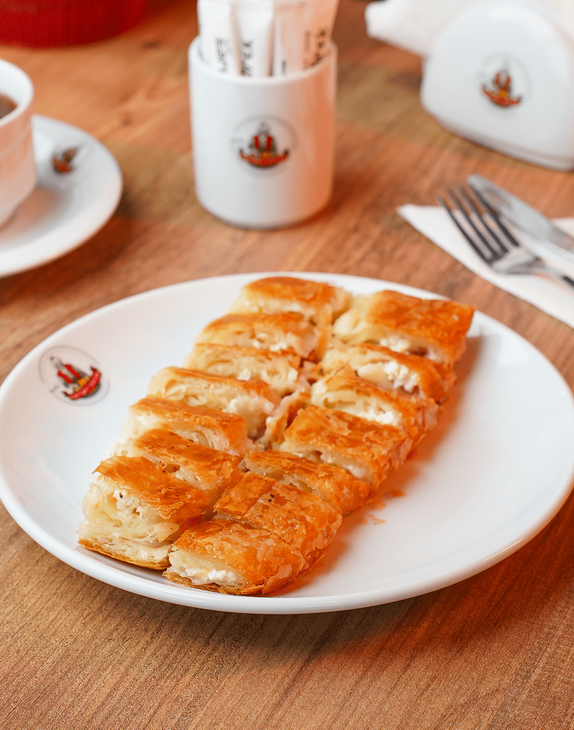 Peynirli Kol Böreği